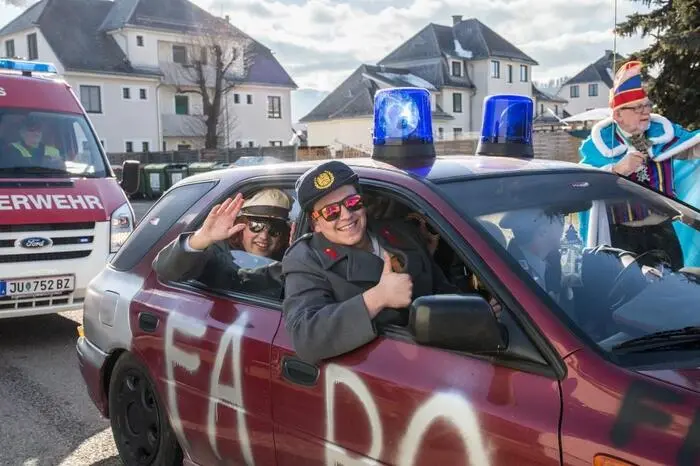 Der Umzug führte durch das Zentrum der neuen Gemeinden Pöls-Oberkurzheim.
