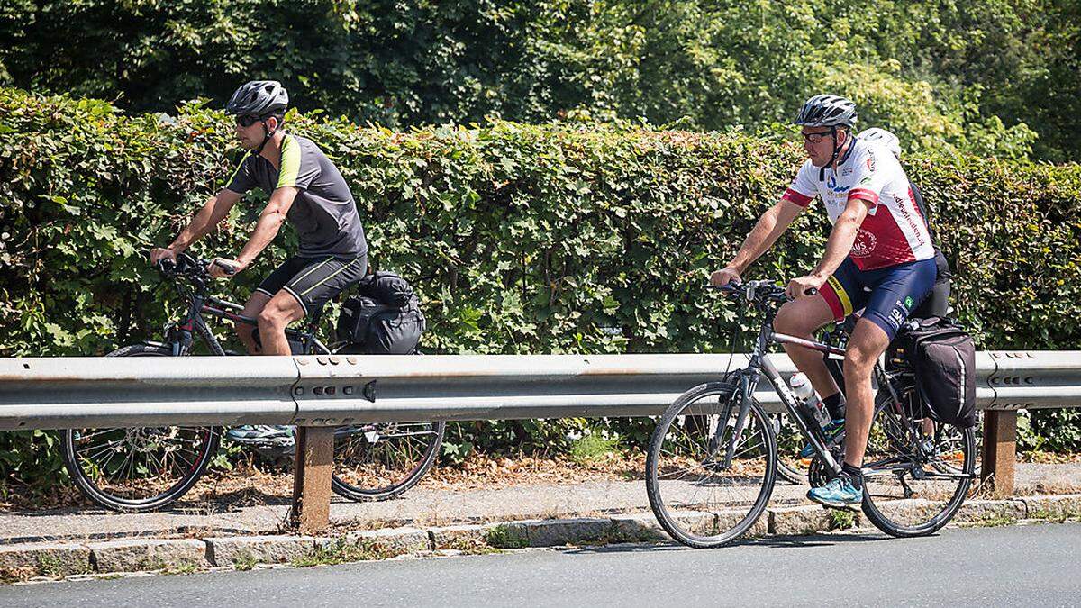 Innen oder außen? Viele Radfahrer sind sich nicht sicher, wie sie sich entlang der Süduferstraße verhalten sollen