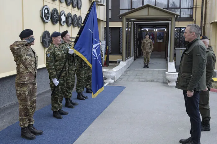 Begrüßung beim Hauptquartier der Nato-Mission KFOR im Camp "Film City"
