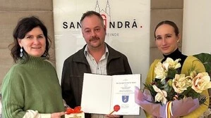 Zwei Frauen und ein Mann blicken in die Kamera  | Bürgermeisterin Maria Knauder mit Christoph und Lisa Graßler