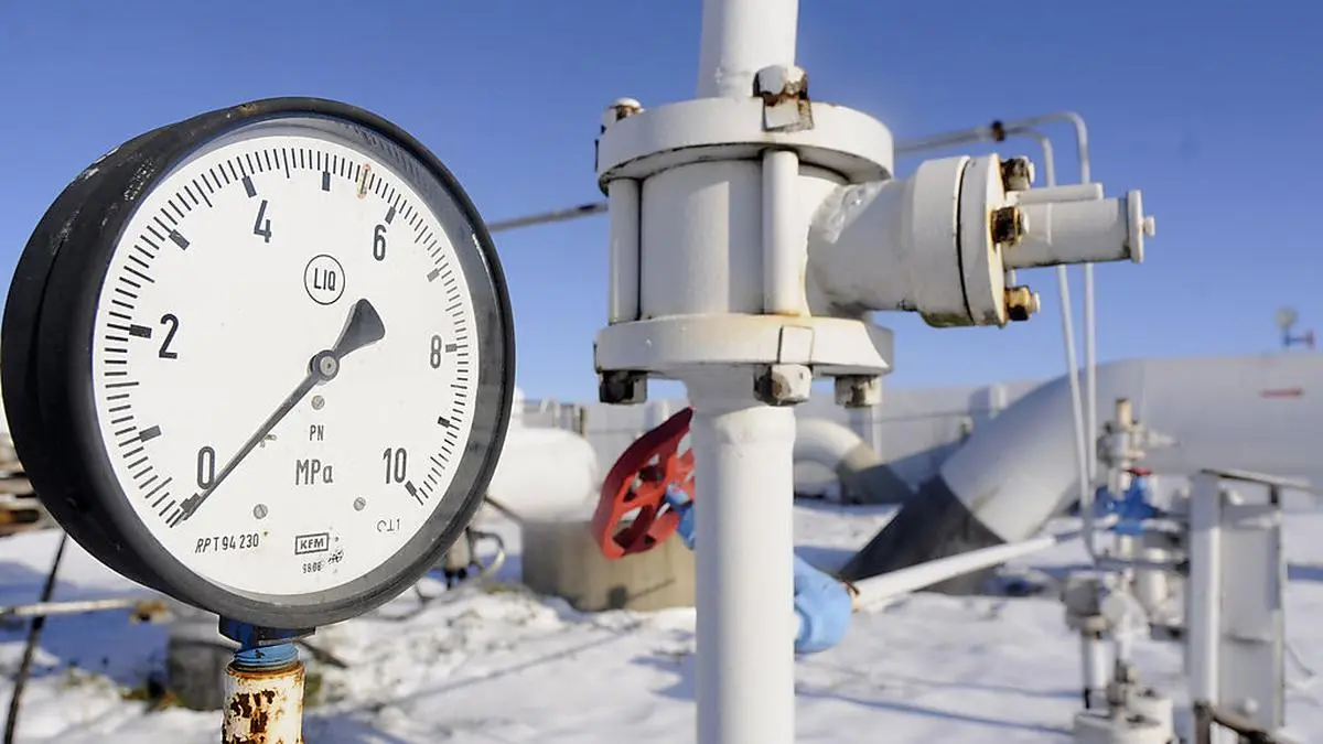 FILE - In this Thursday, Jan. 1, 2009 file photo, a gas pressure gauge on the main gas pipeline from Russia, in the village of Boyarka near the capital Kiev, Ukraine. Russia will resume shipping natural gas to Ukraine after Kiev pays off its first debt installment for past supplies of gas next week, officials said Friday, Oct. 31, 2014. (AP Photo/Sergei Chuzavkov, File)