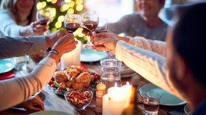 Immer zu viel davon zu Weihnachten: Alkohol, Süßes und Fettiges