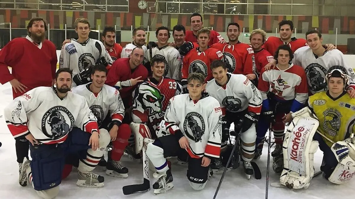 Justin Bieber stand mit den "Vienna University Totonka"-Cracks auf dem Eis