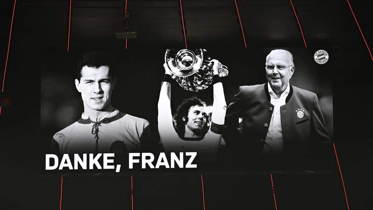 Die Anzeigetafel vor dem Spiel Bayern München gegen Hoffenheim war Franz Beckenbauer gewidmet