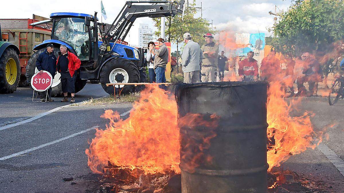 Protest auf der Rheinbrücke zwischen Straßburg und Kehl