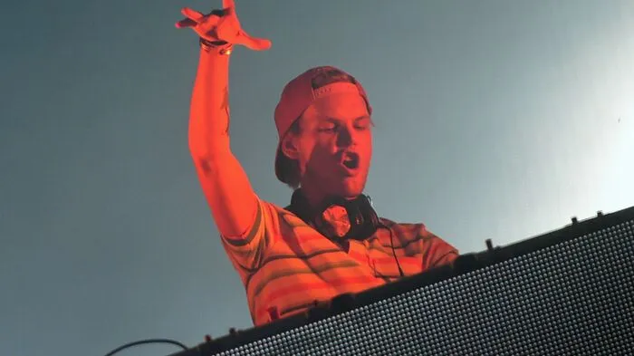 Tim Bergling, besser bekannt als Avicii, ist tot. Der Schwede starb am Freitagnachmittag völlig überraschend. Der Star DJ gehörte in den letzten Jahren zu den Größten seiner Zunft.
