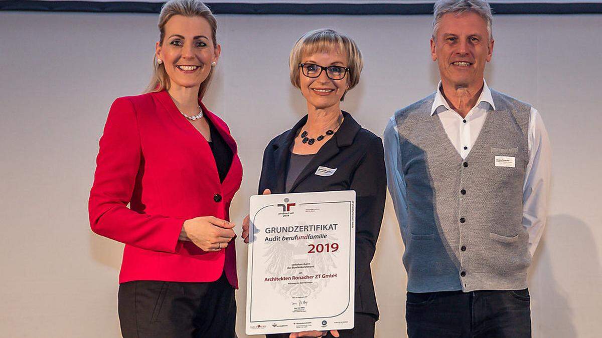 Bundesministerin Christine Aschbacher, Andrea und Herwig Ronacher (Architekten Ronacher ZT GmbH)