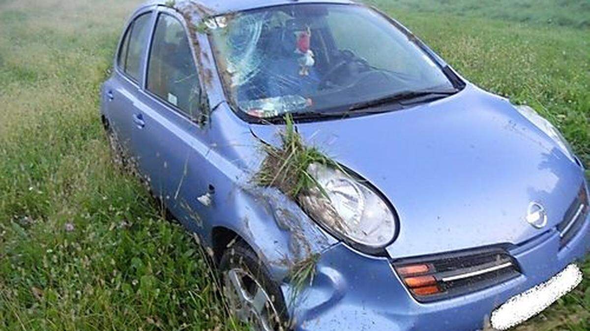 Nach einem Überschlag landete das Fahrzeug wieder auf den Rädern