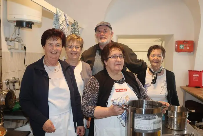 Für das leibliche Wohl der Besucher sorgte Seniorenbundobmann Altbürgermeister Franz Kogler mit seinem Team.