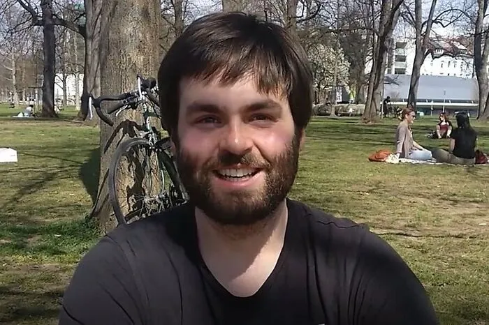 Nicolas Katzer, Graz: "Ich werde Ostern in meiner WG feiern. Da haben wir einen schönen Garten, in dem werden die Nester schön versteckt. Es ist noch die Frage, wer sie versteckt und wer sie suchen darf. Wir werden dann irgendetwas Leckeres zusammen kochen. Da sind wir immer sehr kreativ und sehr spontan. Ich bin zu Ostern nie zu meiner Familie gefahren, also es ist eigentlich alles wie immer."