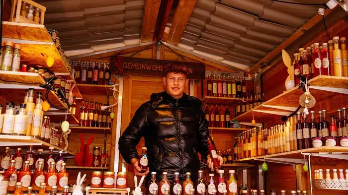 Am Ostermarkt in der Villacher Innenstadt werden regionale Schmankerln angeboten