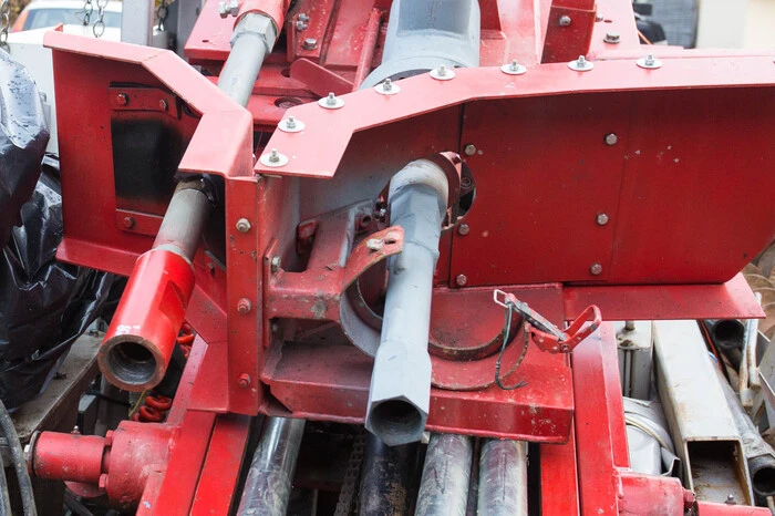 Das neue Bohrgerät verfügt über einen elektrischen und einen hydraulischen Antrieb.