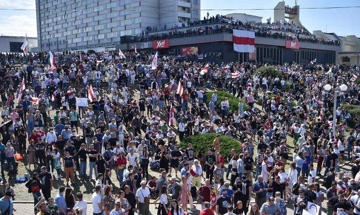 Tausende Menschen demonstrierten am Samstag in Minsk 