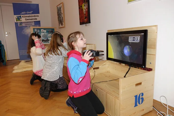 Die Schüler experimentierten, testeten die Stationen und lernten jede Menge dazu.
