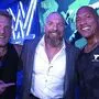 Pat McAfee, Triple H und The Rock (von links)