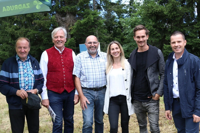 Bürgermeister Gerhard Visotschnig eröffnete das Jubiläumsfest in Anwesenheit der CarinthiJA 2020 Koordinatorin Stephanie Thaler.