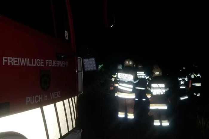 Stillen Alarm gab es Sonntagnacht um 21.30 Uhr für die FF Puch bei Weiz: Mehrere Bäume lagen im Gemeindegebiet auf den Straßen