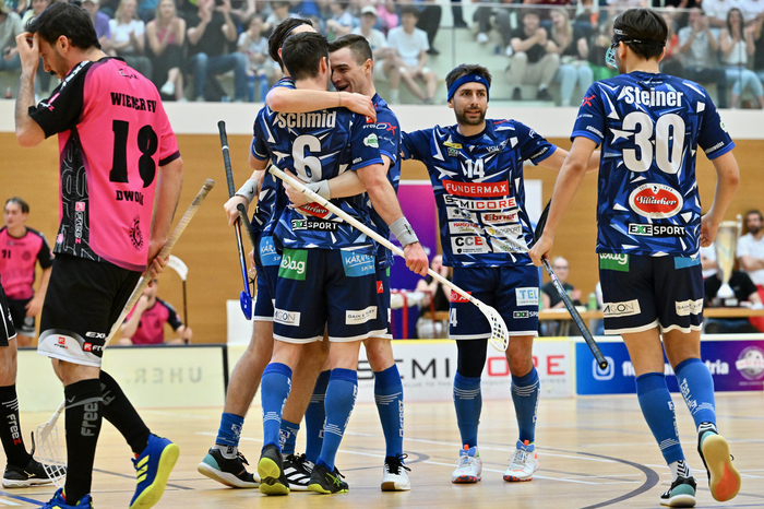 Jubel VSV Unihockey, #6 Timo Schmid VSV Unihockey, #19 Philipp Seiser VSV Unihockey, #14 Michael Klemm VSV Unihockey, #30 Christoph Steiner VSV Unihockey, VSV Unihockey vs. Wiener Floorballferein 6.4.2024, VSV Unihockey vs. Wiener Floorballferein  am 06.04.2024 in Villach (Ballspielhalle St. Martin), Austria, (Photo by Bernd Stefan)