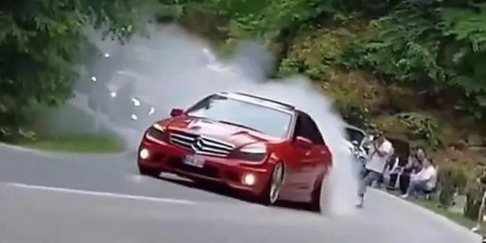 Gummi-Gummi auf der Pyramidenkogel-Straße