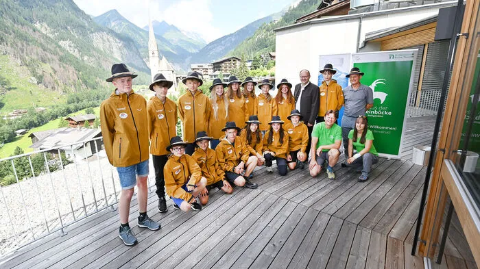 Auftaktveranstaltung Junior-Ranger-Ausbildung beim Haus der Steinböcke mit Helmut Petschar (Kärntnermilch), Hans Keuschnig, Georg Granig und Kathrin Fercher (Nationalpark Hohe Tauern)