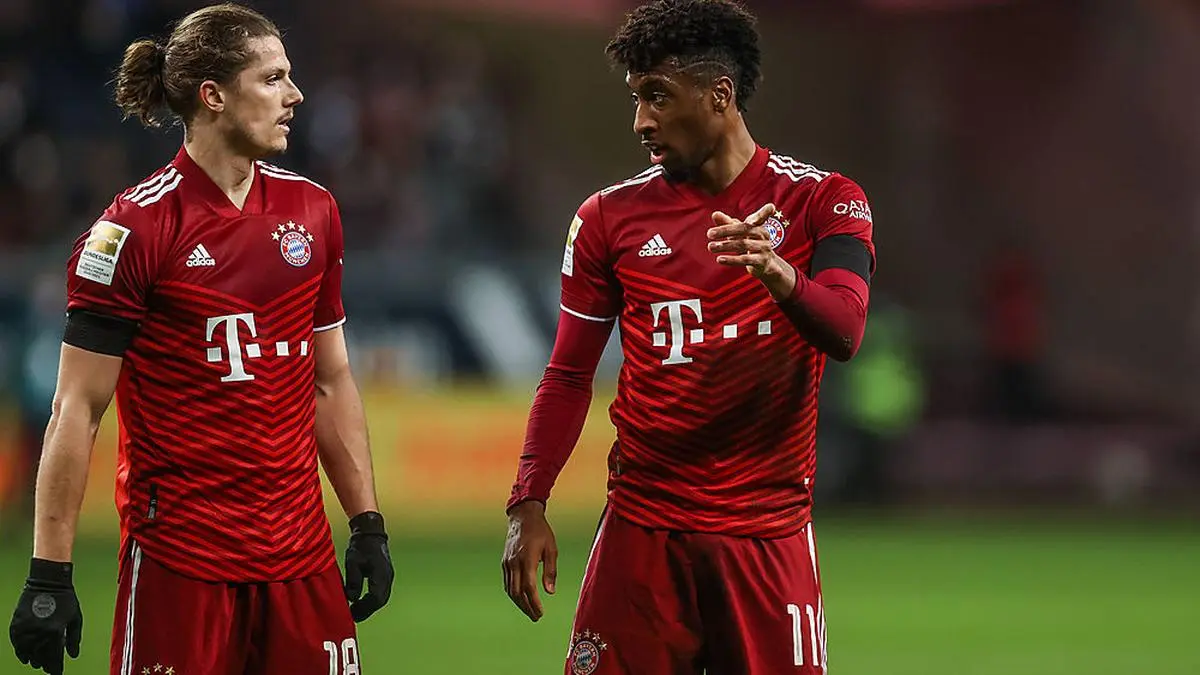 Kostet ein Missverständnis beim Austausch Coman (rechts) gegen Sabitzer die Bayern den Sieg?