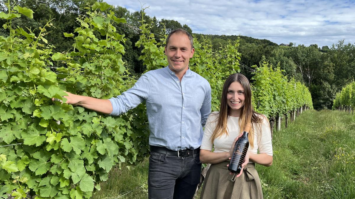 Stefan Krispel ist für den Wein, Schwester Lisa Krispel für die Patisserie im Familienbetrieb Genussgut Krispel zuständig