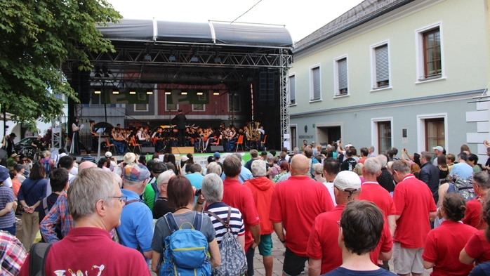 Zahlreich fanden sich die Besucher am Donnerstagabend im Zentrum von Schladming ein