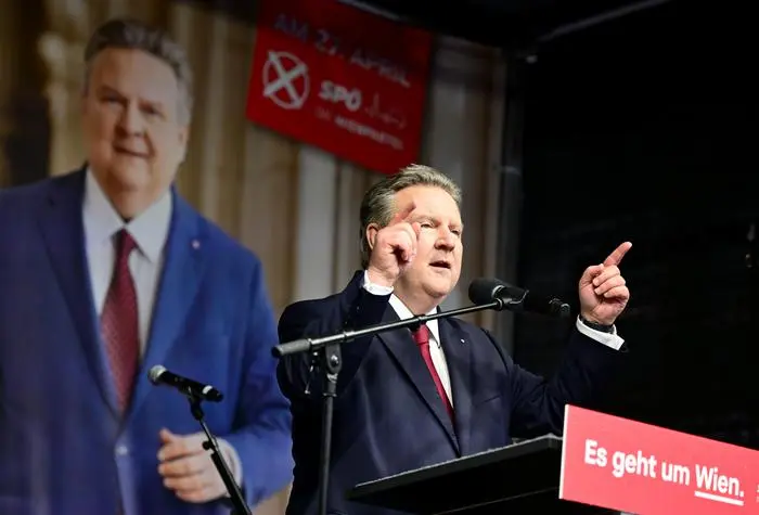 ABD0176_20250425 - WIEN - ÖSTERREICH: Spitzenkandidat und Bürgermeister Michael Ludwig im Rahmen des Wahlkampffinales der SPÖ Wien zur bevorstehenden Gemeinderatswahl am Freitag, 25. April 2025, in Wien-Favoriten. - FOTO: APA/ROLAND SCHLAGER