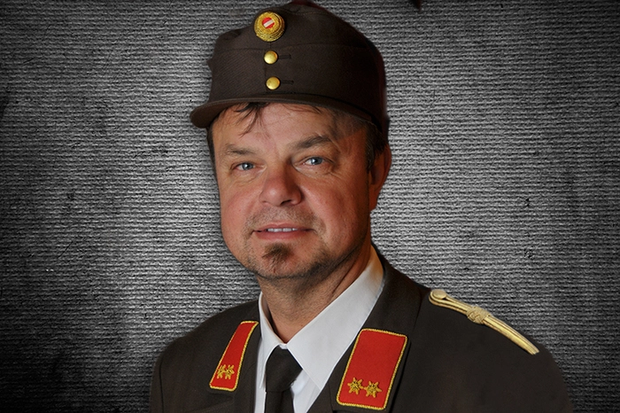 Alois Neumair (53) ging mit 15 zur Feuerwehr und ist seit 2012 Kommandant in Gaimberg. Auch sein Vater war Gruppenkommandant und hat Vobildwirkung für ihn.