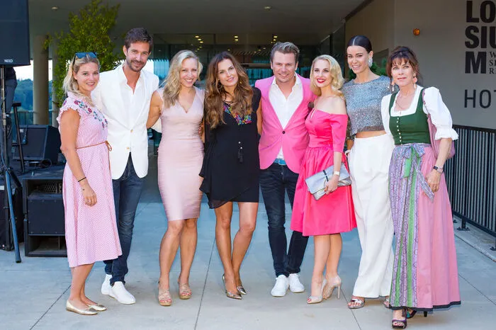 ... oder auch Moderatorin Silvia Schneider, Schauspielerin Anja Kruse, Designerin Bettina Assinger, Musical- Star Ana Milva Gomes, Ärztin & Ex-Miss Christine Reiler, Sängerin Betty O, Topmodel Kerstin Lechner mit Freund und Unternehmer Kari Ochsner, Sänger Andy Lee Lang, Charity Lady und Tanzprofi Yvonne Rueff, Mister-Macher Philipp Knefz, Popsänger Gernot Pachernigg, Winzer Walter Polz oder Designerin Stefanie Kukla.
