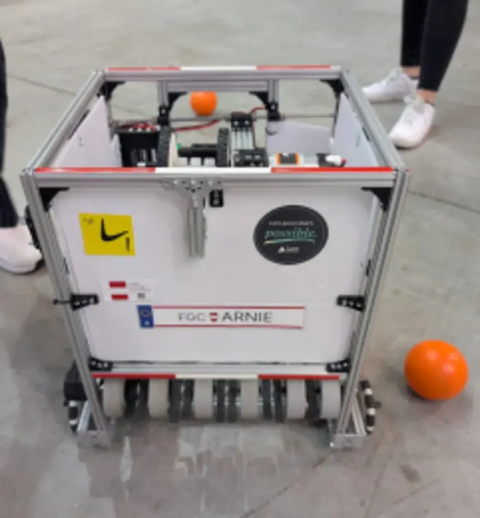 „Arnie“ besteht aus über 5000 Teilen und einer eigens programmierten Software