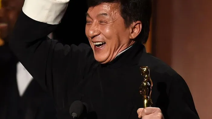 Ein Ehrenoscar für Jackie Chan: Samstagabend wurde die Auszeichnung mit vielen prominenten Gästen in Hollywood verliehen.