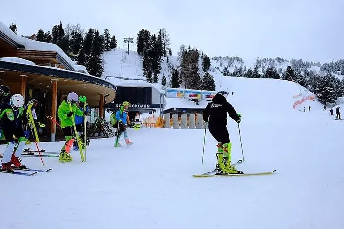 Und auf der Turracher Höhe bietet etwa der Pistenbutler Wanderungen, Skigebiets-Erkundungen und mehr an. "Allerdings kommen zu uns die Gäste noch immer vorwiegend wegen des Skifahrens“, sagt Elke Basler vom Turracher Höhe Marketing. 