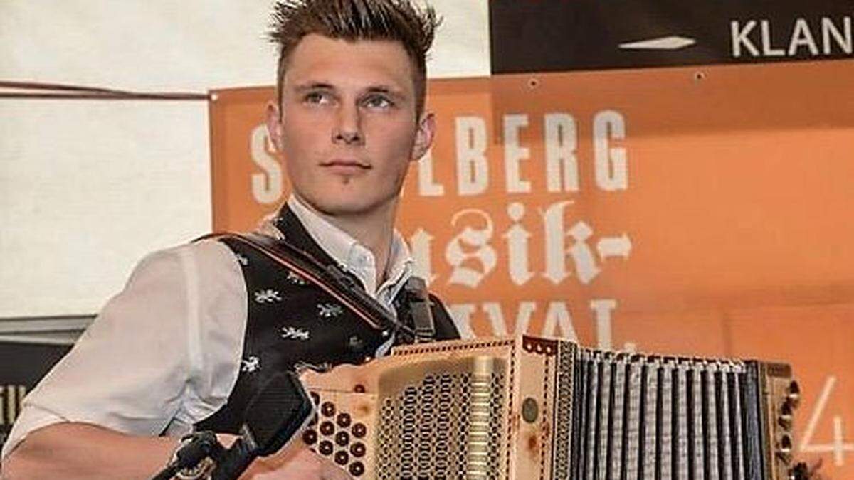 Heimo Platzner spielt seit 2005 steirische Harmonika