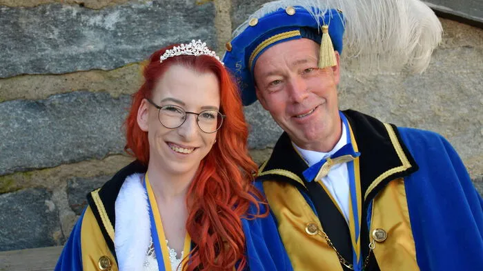 Das 13. Schattseitner Prinzenpaar: Tatjana I. von der Stampfersiedlung (Rabitsch) und Prinz Erich I. von Post und Horn (Weiß).