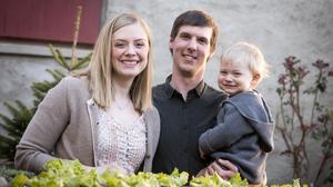 Sebastian Perwein beliefert das Kloster Wernberg mit seinen Produkten. Am Foto mit Familie