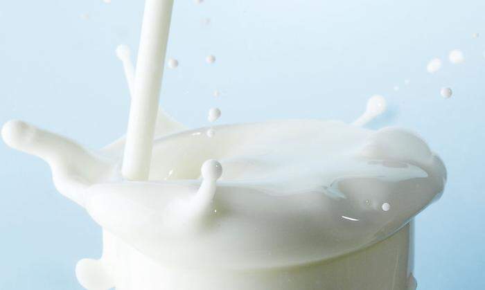Auch die Molkereien fordern um fünf bis sieben Prozent höhere Preise für Milch und Butter, auch die Bauern pochen auf einen höheren Preis für Milch. Die durchaus zähen Verhandlungen mit dem Handel laufen noch