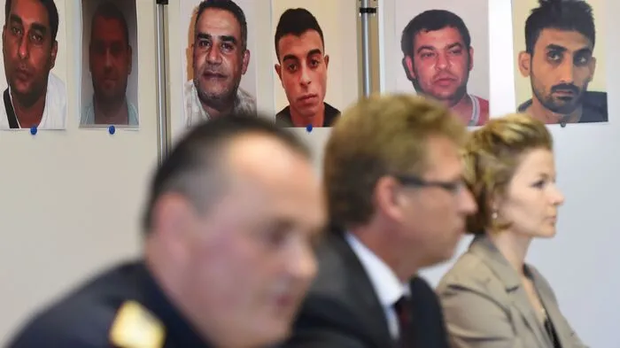 Der Fall hat 2015 inmitten der Flüchtlingskrise Österreich und Europa erschüttert. Auf der Ostautobahn wurde ein Lastwagen mit 71 toten Flüchtlingen abgestellt.
