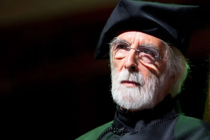 Haneke, der seit 2002 auch Regie an der Wiener Filmakedemie lehrt, bekam schon viele Ehrendoktorate verliehen.