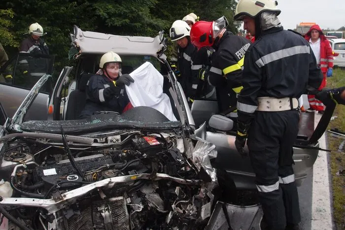 Die Lenkerin eines entgegenkommenden Autos mit slowenischem Kennzeichen wurde schwer verletzt.
