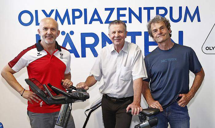 Karl Schnabl im Olympiazentrum mit dem sportlichen Leiter Walter Reichel (links) und Psychologen Thomas Brandauer