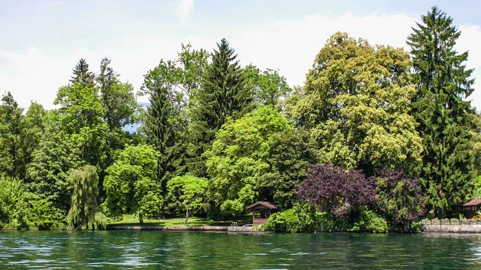 Die derzeit teuerste Immobilie am See: Das parkähnliche Grundstück ist vom Wasser her nicht einsehbar....