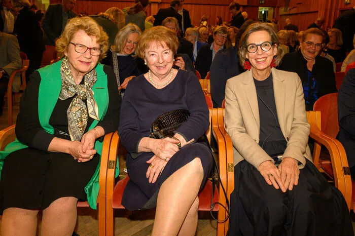 Der Benefizabend des Lions Club Leibnitz klang mit anregenden Gesprächen bei regionaler Kulinarik aus. Die ehemalige steirische Landeshauptfrau Waltraud Klasnic war an der Seite von Politikerin Ingrid Gady ebenfalls zugegen.