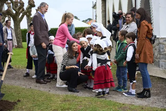 Leonor und ihre Eltern Königin Letizia und König Felipe