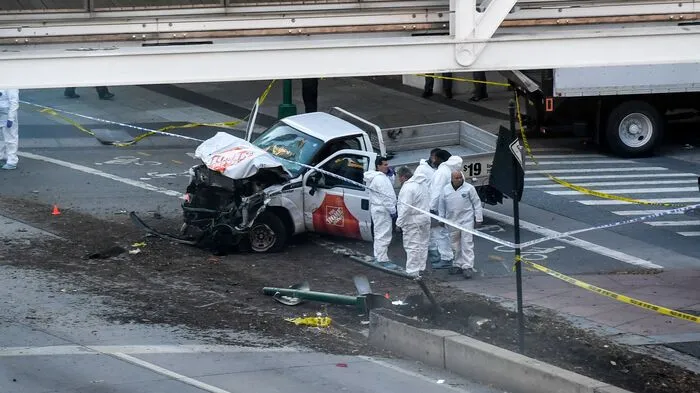 Die Attacke mit einem Fahrzeug in New York am Dienstag hat acht Todesopfer gefordert. Das sagte Bürgermeister Bill de Blasio in einer Pressekonferenz, die live im Sender CNN übertragen wurde.