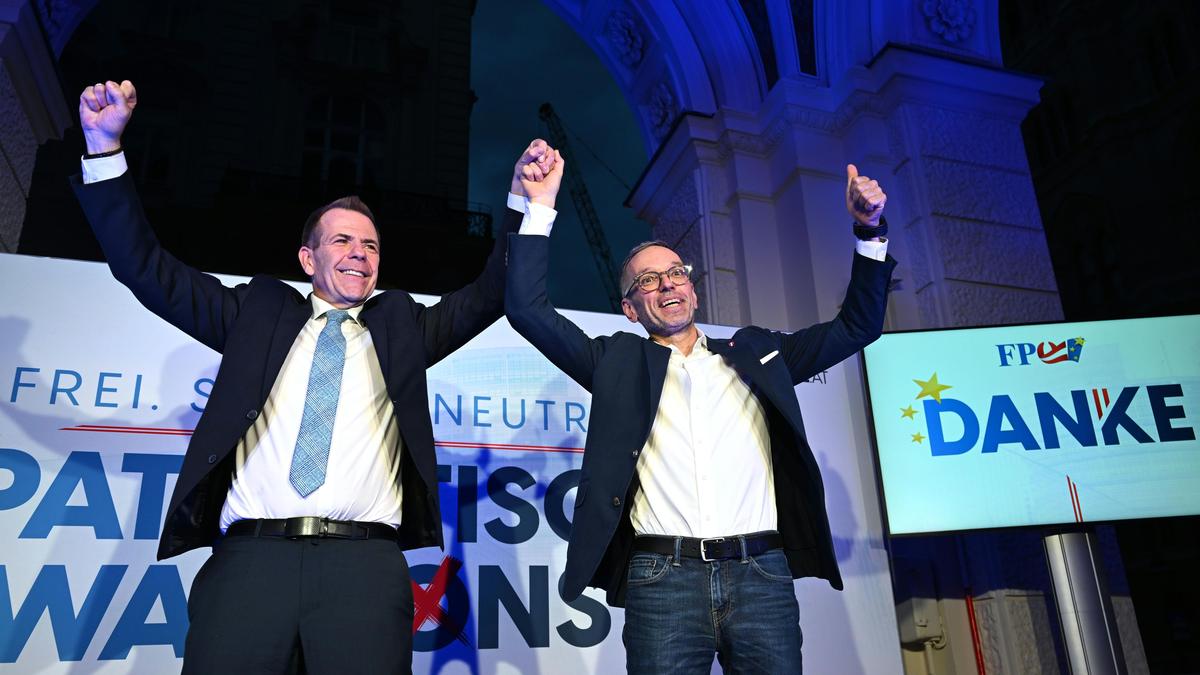 FPÖ-Spitzenkandidat Harald Vilimsky und Bundesparteiobmann Herbert Kickl feiern das Wahlergebnis in Wien