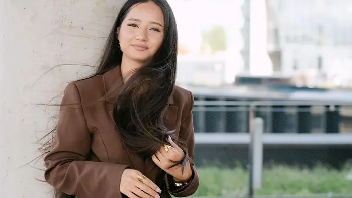 Elnas Ghorbani auf der Terrasse des Styria Media Centers in Graz