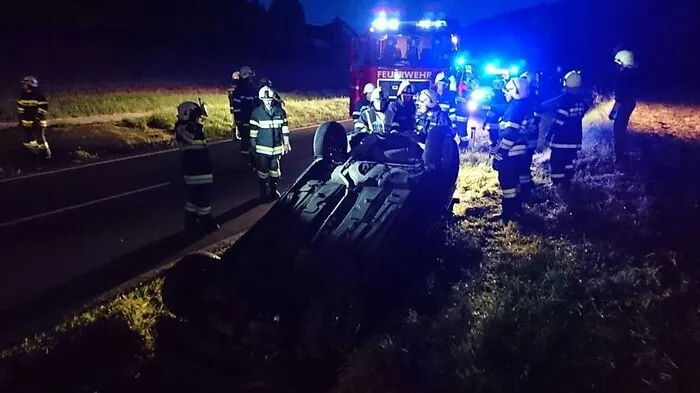 Der Wagen landete auf dem Dach