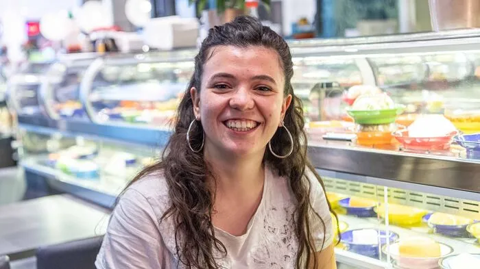 "Ich bin aus Italien und zum ersten Mal hier. Ich war nicht darauf vorbereitet, einen Roboter zu sehen, und war dementsprechend schockiert. Es ist schon seltsam. Ich bevorzuge es, von Menschen bedient zu werden."