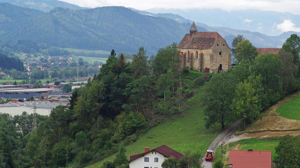 Die Georgiberg-Kirche oberhalb von Kindberg ist einer der 20 steirischen Schauplätze der Klangwolke am Samstag